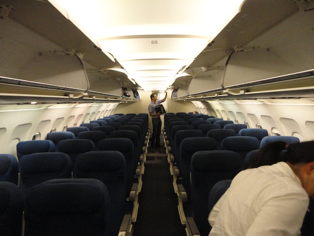 United Airlines Airbus A319 Cabin