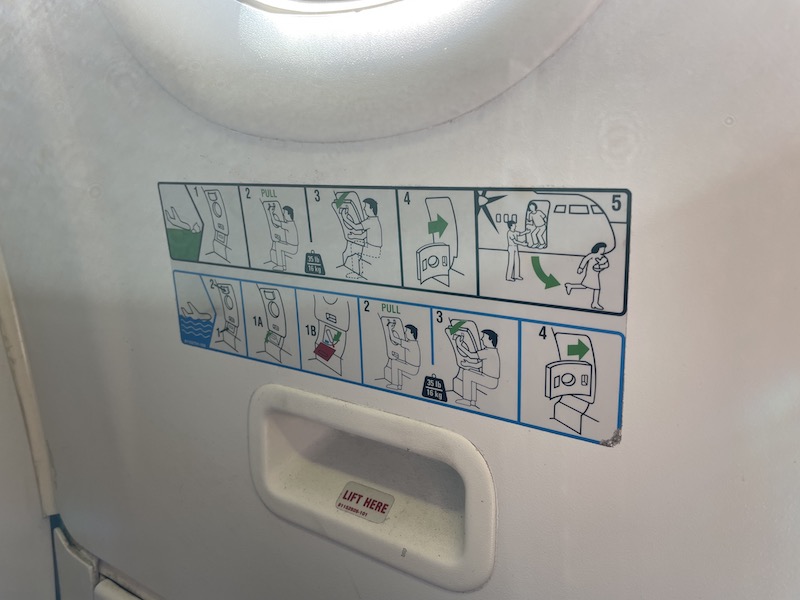 Qantas Dash 8-400 Emergency Exit Instructions